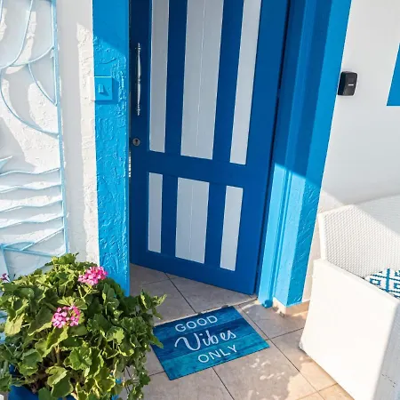 Greek Island Style 2 Bedroom With Pool Next To The Sea ラルナカ