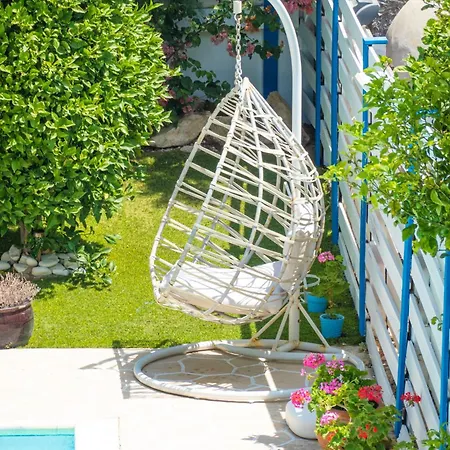 Greek Island Style 2 Bedroom With Pool Next To The Sea * ラルナカ