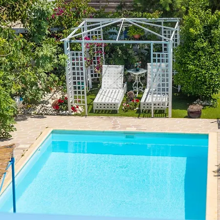 Greek Island Style 2 Bedroom With Pool Next To The Sea * Λάρνακα