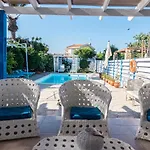 Greek Island Style 2 Bedroom With Pool Next To The Sea *