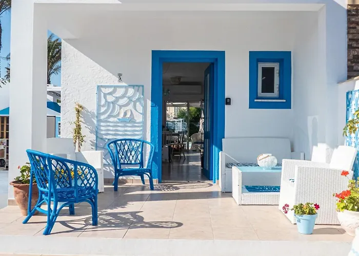 Greek Island Style 2 Bedroom With Pool Next To The Sea