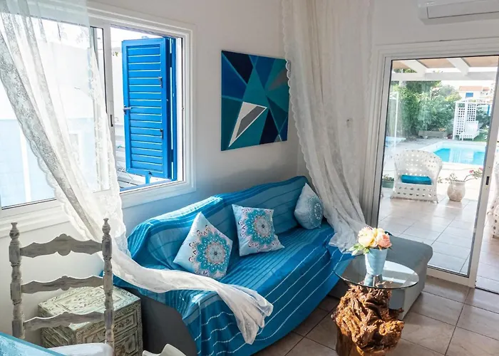 Greek Island Style 2 Bedroom With Pool Next To The Sea Λάρνακα