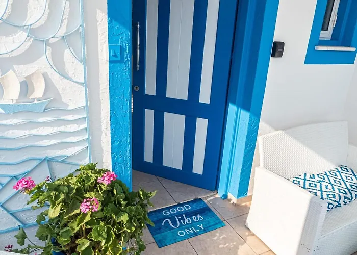 Greek Island Style 2 Bedroom With Pool Next To The Sea Larnaca