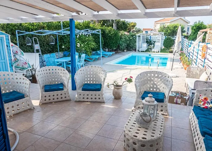 Greek Island Style 2 Bedroom With Pool Next To The Sea Λάρνακα