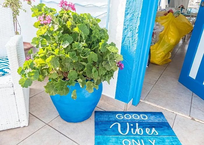 Greek Island Style 2 Bedroom With Pool Next To The Sea Λάρνακα