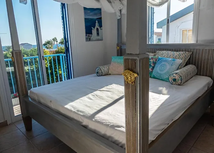 Greek Island Style 2 Bedroom With Pool Next To The Sea *