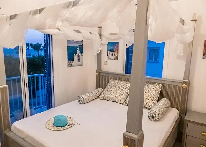 Βίλα Greek Island Style 2 Bedroom With Pool Next To The Sea *