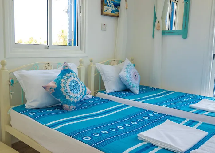 Greek Island Style 2 Bedroom With Pool Next To The Sea Λάρνακα
