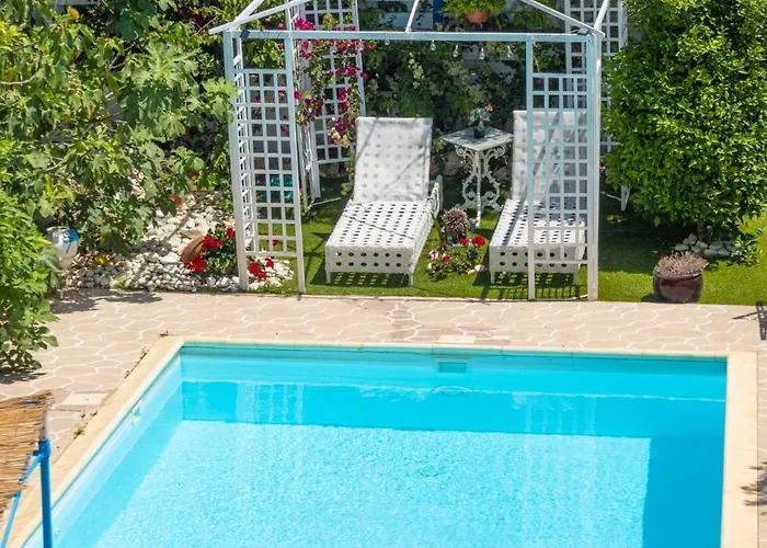 Greek Island Style 2 Bedroom With Pool Next To The Sea * Λάρνακα