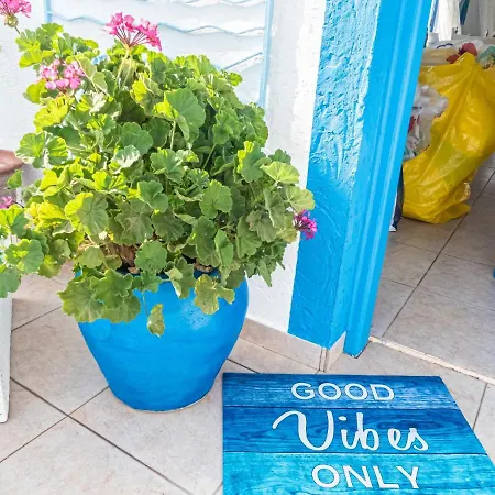Greek Island Style 2 Bedroom With Pool Next To The Sea 拉纳卡