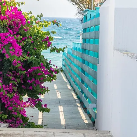 Greek Island Style 2 Bedroom With Pool Next To The Sea 拉纳卡